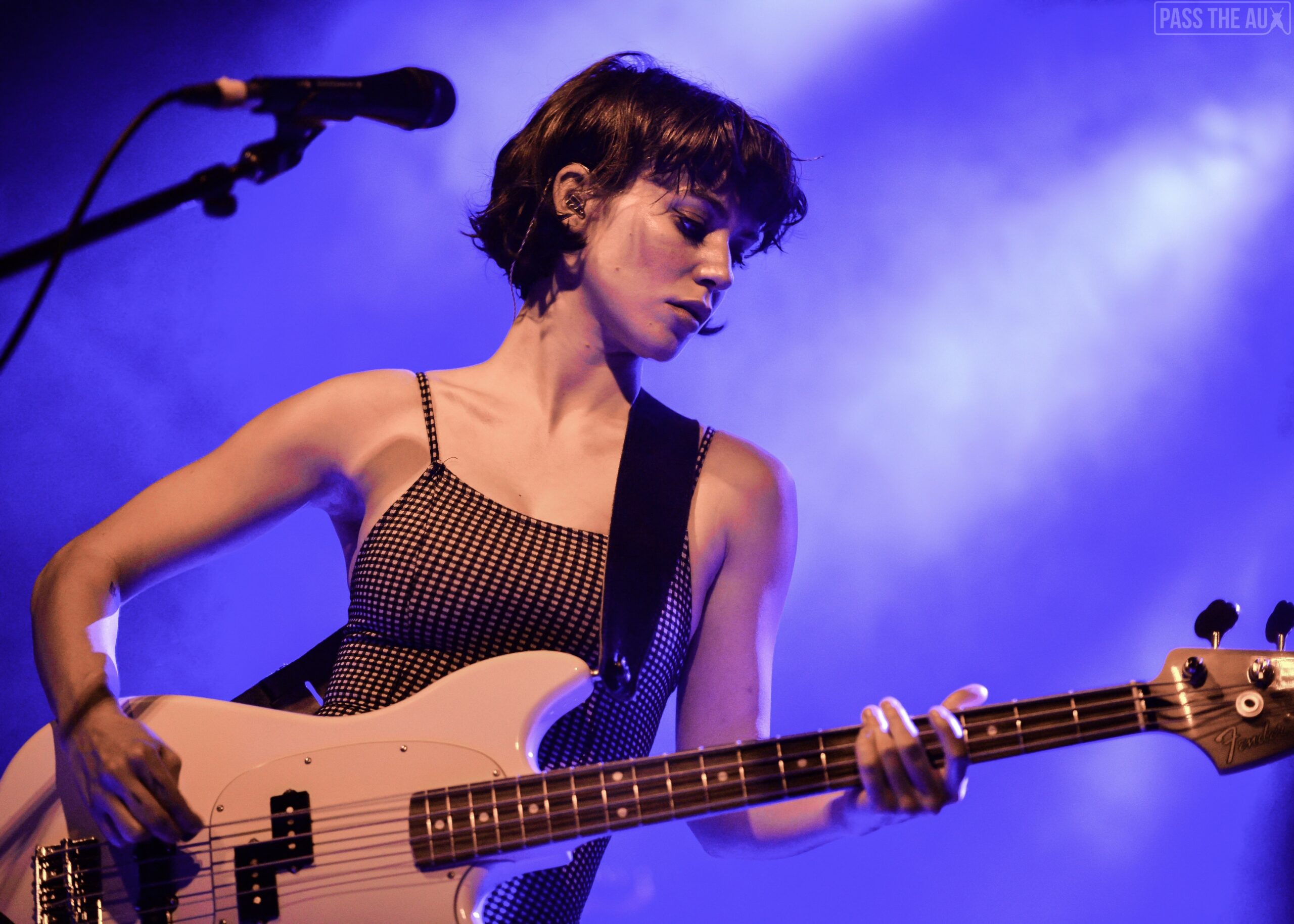 Meg Myers bewilders soldout crowd at The Echo Pass The Aux